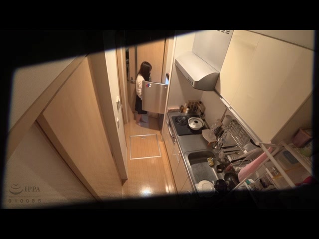 一人暮らしの美人OLを狙った尾行侵入
