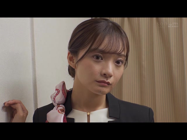 ハネムーン中の新婚夫婦から旦那をお触り誘惑　館内で寝取り口淫セックスをくり返す淫乱美人なホテルスタッフ　渚恋生