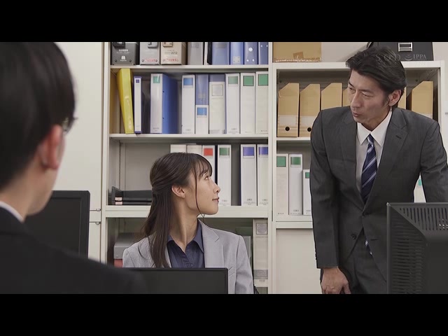 「僕は、彼女がハメられている所が見たい。」同僚が仕込んだ絶倫マッサージ師に不本意にイカされ突かれる姿を録画された美人OL。 斉藤帆夏