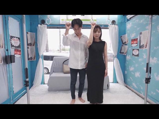 マジックミラー号　失禁電車がイク イヤイヤと拒んでも心とは裏腹にご無沙汰なカラダはエロテクに敏感反応！ヌルヌルにトロけたマ○コに生挿入！ノースリーブは隙だらけ！変質者に狙われやすい30代以上限定！