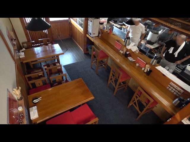 ラーメン屋唯一の女バイト、汗だくガテン系店員の性欲発散を担うセクハラOK娘。 渚恋生