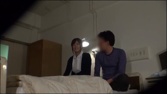 患者に恋した美人看護師が退院前夜二人っきりの病室で突然の告白!入院中のオナ禁チ○ポにまたがり、大量精液を搾り取る卑猥な騎乗位で初性交