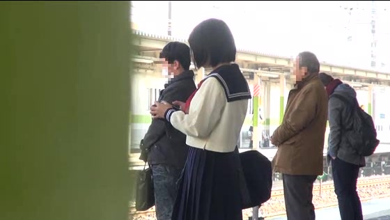 黒髪女子●生を痴●して１回イカセたら発情し過ぎて電車内セックスを求めてきた